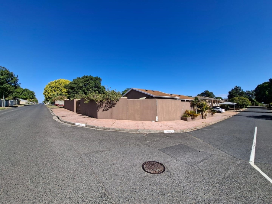 5 Bedroom Property for Sale in Protea Heights Western Cape